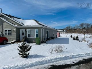 Photo 3: 35 Fairbanks Avenue in Greenwich: Kings County Residential for sale (Annapolis Valley)  : MLS®# 202203288