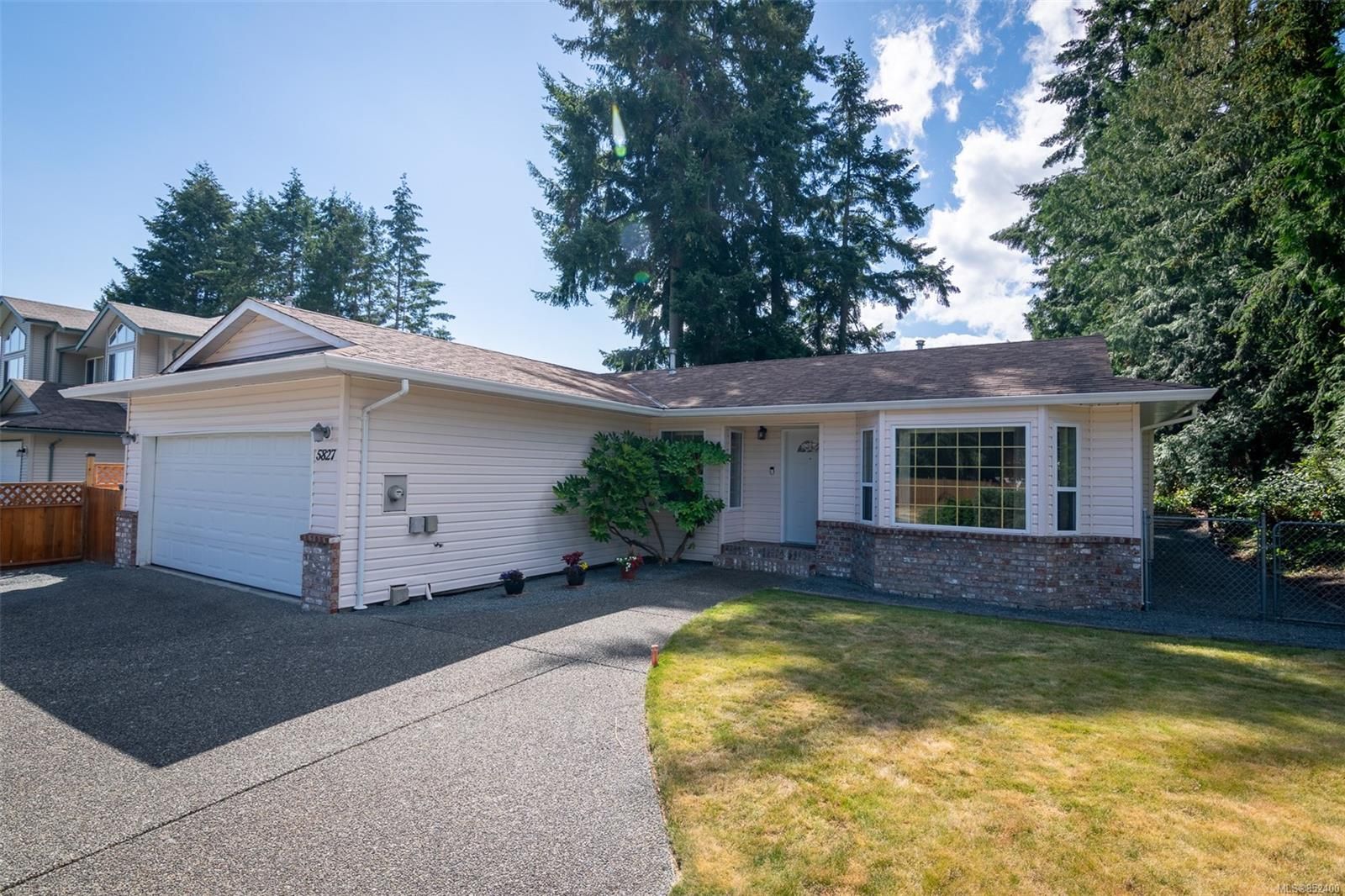 Main Photo: 5827 Brookwood Dr in Nanaimo: Na Uplands House for sale : MLS®# 852400