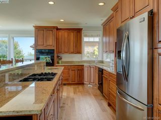 Photo 10: 7013 Beach View Crt in SAANICHTON: CS Island View House for sale (Central Saanich)  : MLS®# 818670