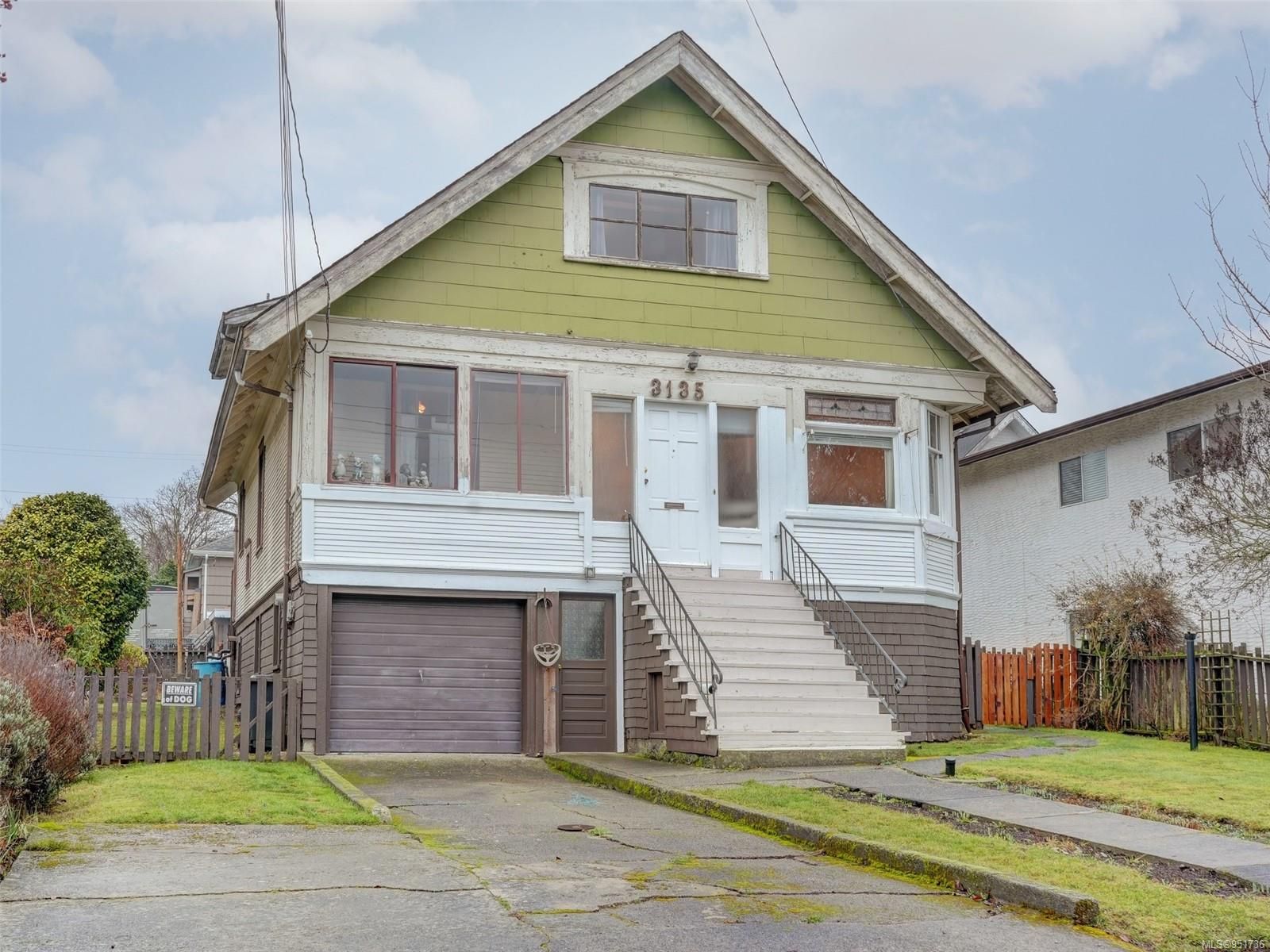 Main Photo: 3135 Yew St in Victoria: Vi Mayfair House for sale : MLS®# 951736