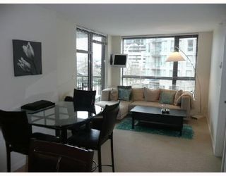 Photo 2: 206 833 AGNES Street in New_Westminster: Downtown NW Condo for sale in "NEWS" (New Westminster)  : MLS®# V701575