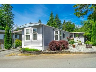Photo 1: 57 24330 FRASER Highway in Langley: Otter District Manufactured Home for sale in "LANGLEY GROVE ESTATES" : MLS®# R2605043