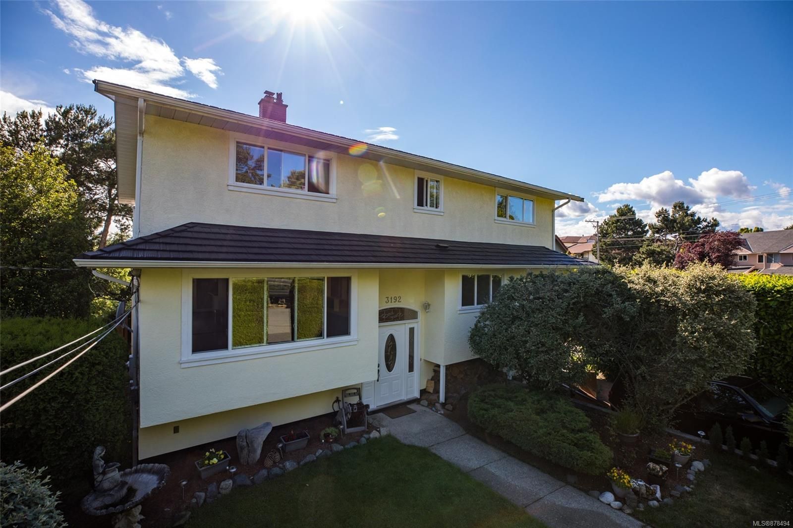 Main Photo: 3192 Shakespeare St in Victoria: Vi Oaklands House for sale : MLS®# 878494
