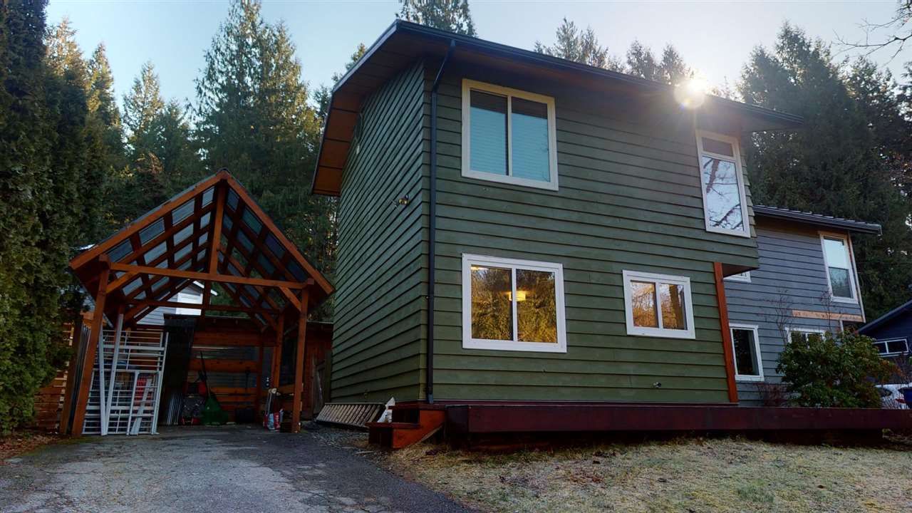 Main Photo: 40628 PERTH Drive in Squamish: Garibaldi Highlands 1/2 Duplex for sale in "Garibaldi Highlands" : MLS®# R2552219