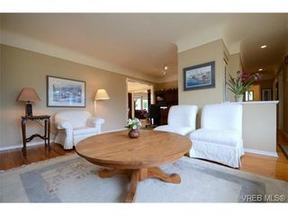 Photo 3: 931 Lavender Ave in VICTORIA: SW Marigold House for sale (Saanich West)  : MLS®# 735227