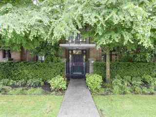 Photo 2: 7 6351 BUSWELL Street in Richmond: Brighouse Townhouse for sale in "Emporio" : MLS®# R2176126