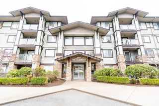 Photo 1: 110 2038 SANDALWOOD Crescent in Abbotsford: Central Abbotsford Condo for sale in "THE ELEMENT" : MLS®# R2759569