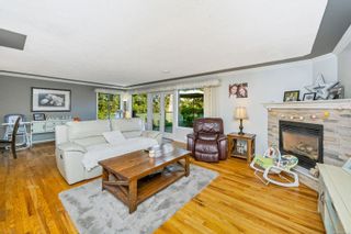 Photo 2: 937 Shirley Rd in Esquimalt: Es Kinsmen Park House for sale : MLS®# 950434