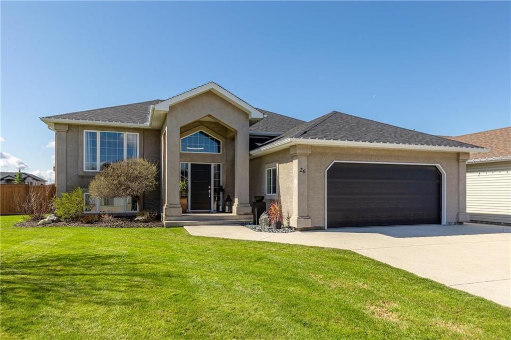 Main Photo: 26 AVONDALE Crescent in Steinbach: R16 Residential for sale : MLS®# 202211031