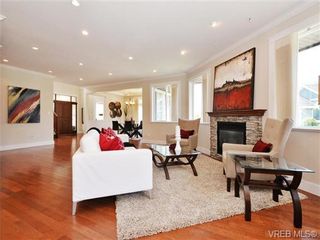 Photo 3: 2190 Stone Gate in VICTORIA: La Bear Mountain House for sale (Langford)  : MLS®# 742142