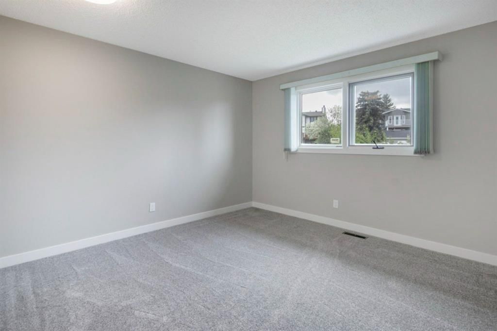 Photo 19: Photos: 227 Edgeland Road NW in Calgary: Edgemont Detached for sale : MLS®# A1236383