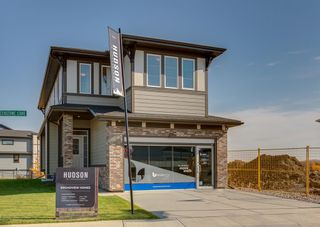 Photo 1: 48 Creekstone Cove SW in Calgary: C-168 Detached for sale : MLS®# A2028614