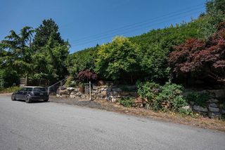 Photo 1: 1337 OTTAWA Avenue in West Vancouver: Ambleside House for sale : MLS®# R2597432