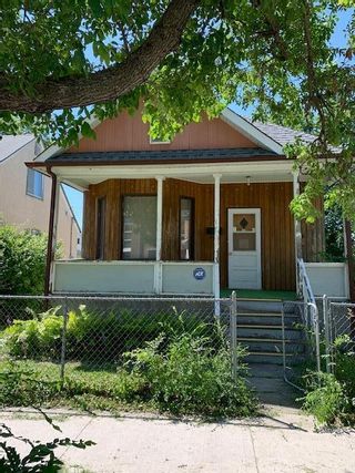 Photo 1: 742 Alfred Avenue in Winnipeg: North End Residential for sale (4B)  : MLS®# 202219057