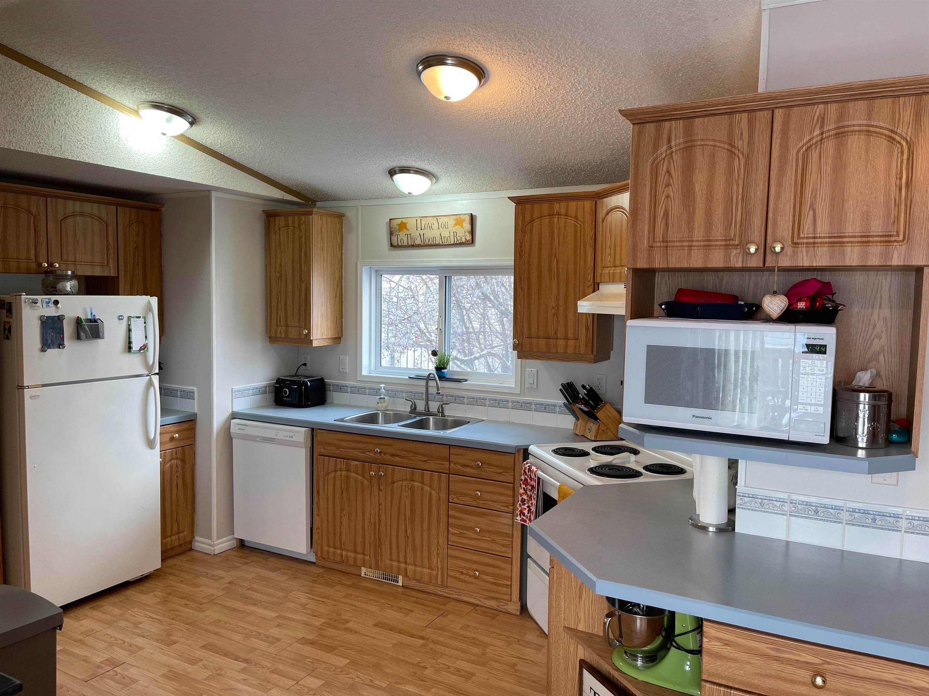 Photo 3: Photos: 10339 99 Street: Taylor Manufactured Home for sale (Fort St. John (Zone 60))  : MLS®# R2632849