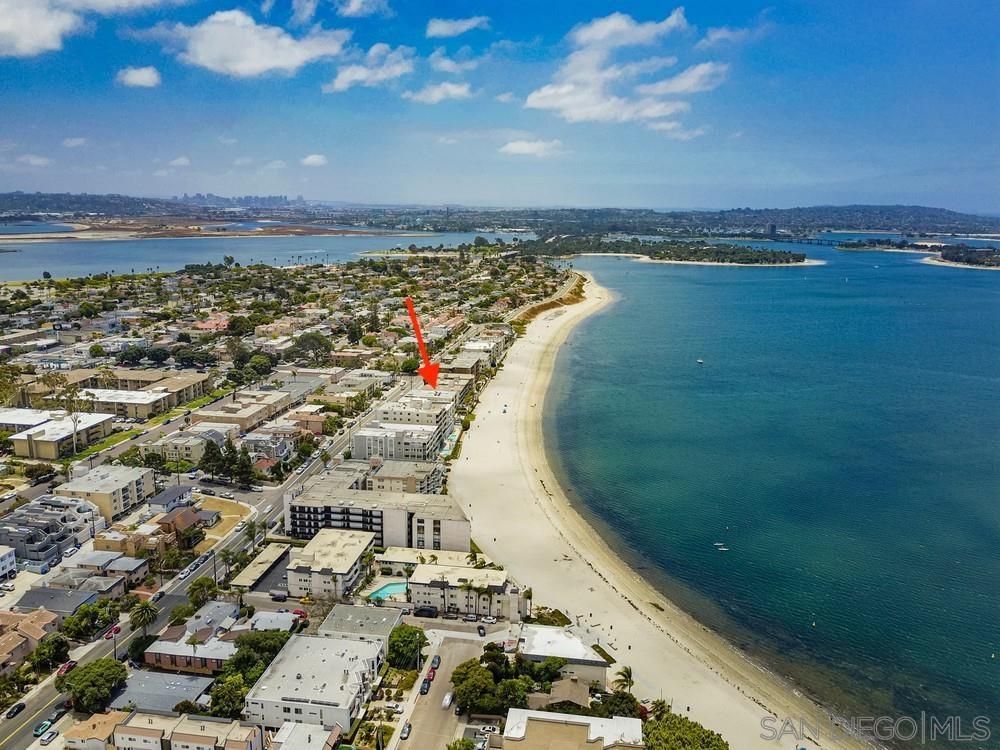Main Photo: PACIFIC BEACH Condo for sale : 3 bedrooms : 3850 Riviera Dr #1B in San Diego