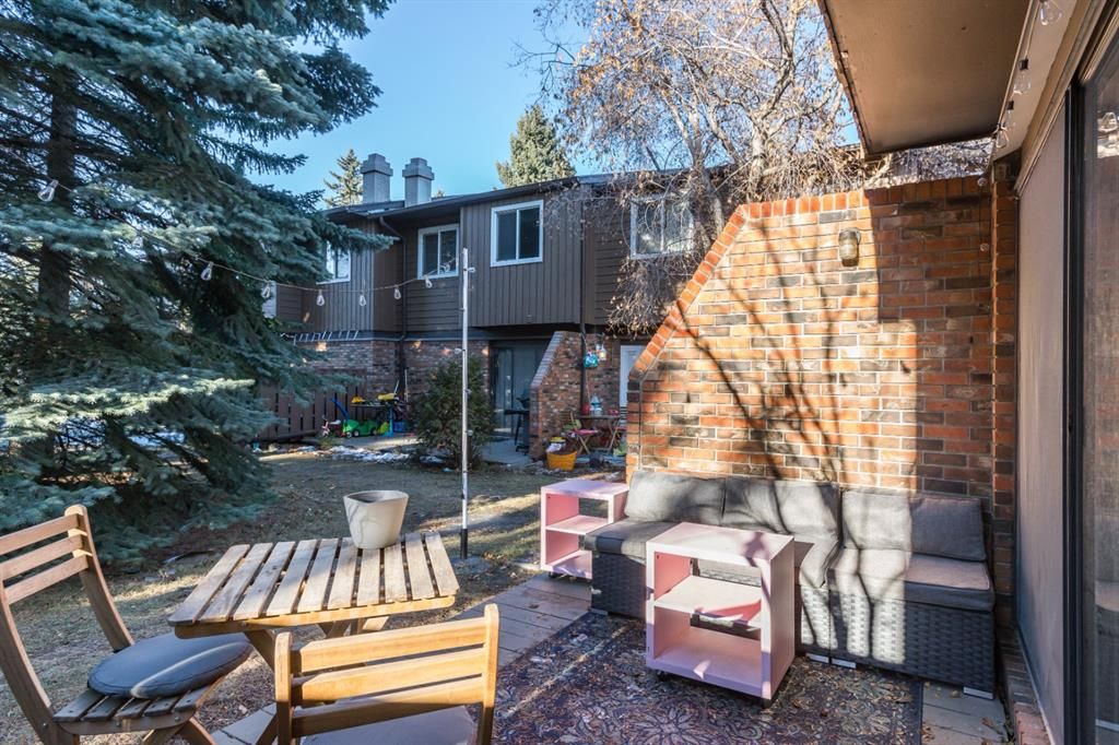 Main Photo: 49 287 Southampton Drive SW in Calgary: Southwood Row/Townhouse for sale : MLS®# A1059681