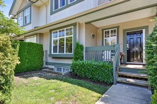 Photo 2: 1 6050 166 Street in Surrey: Cloverdale BC Townhouse for sale in "WESTFIELD" (Cloverdale)  : MLS®# R2291538