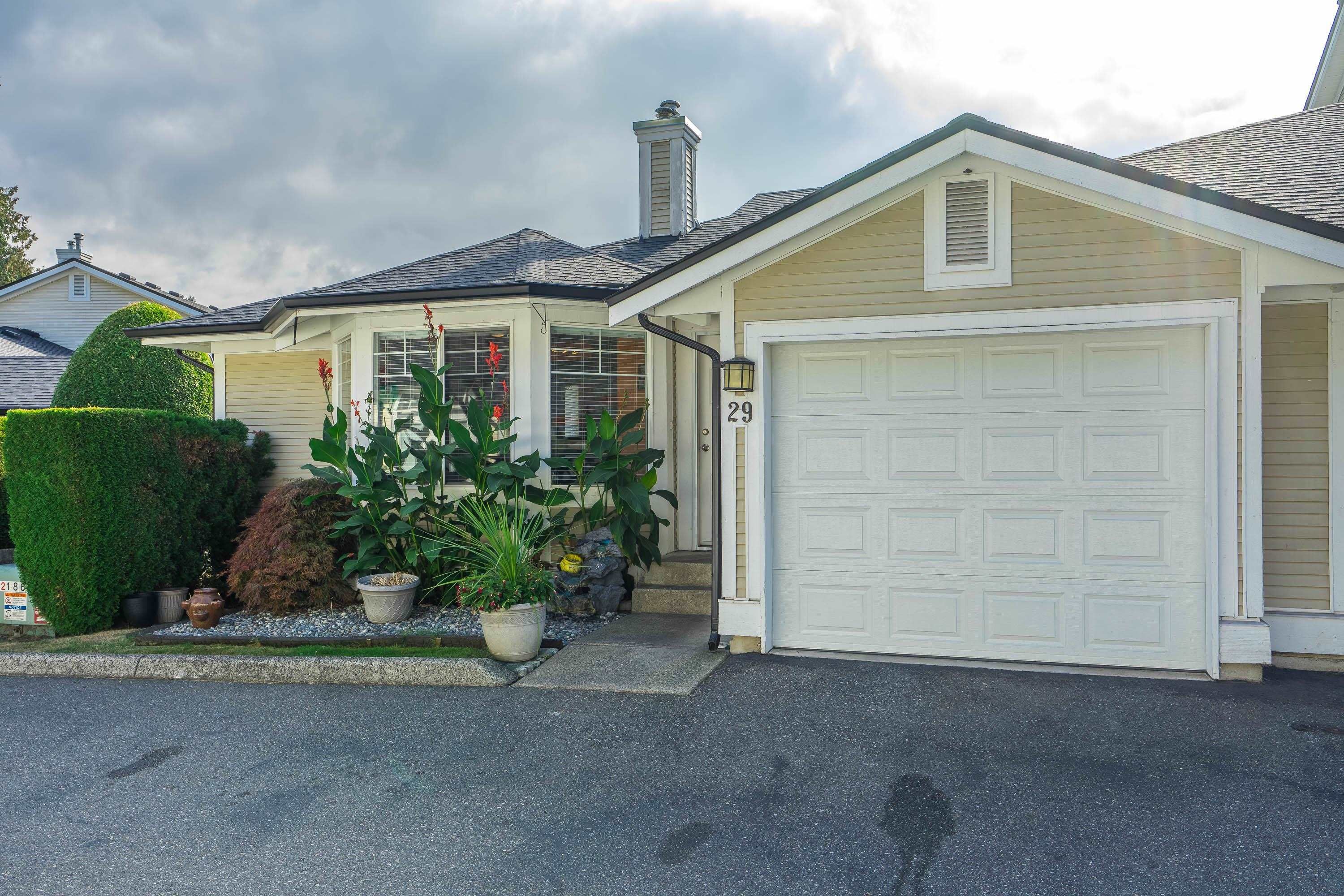 Main Photo: 29 20761 TELEGRAPH Trail in Langley: Walnut Grove Townhouse for sale in "Woodbridge" : MLS®# R2744576