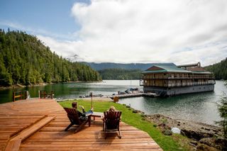 Photo 1: Lakefront Resort for sale Vancouver Island BC: Commercial for sale