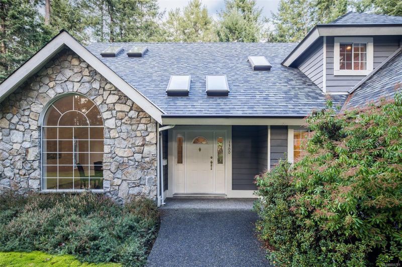 FEATURED LISTING: 1300 Maple Rd North Saanich