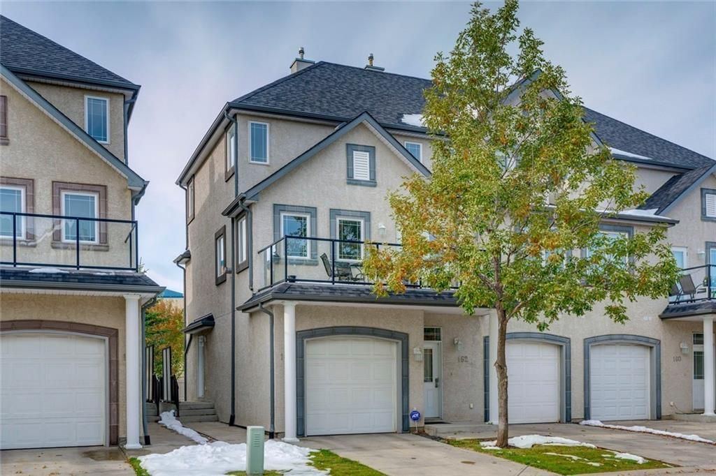 Main Photo: 164 SIMCOE Place SW in Calgary: Signal Hill Row/Townhouse for sale : MLS®# C4271503