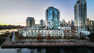 Photo 4: 317 1228 MARINASIDE Crescent in Vancouver: Yaletown Condo for sale (Vancouver West)  : MLS®# R2739469