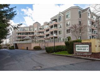 Photo 1: 215 11605 227 Street in Maple Ridge: East Central Condo for sale in "Hillcrest" : MLS®# R2372554