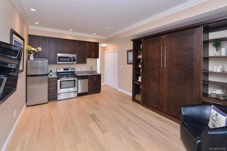 Photo 3: 302 9717 First St in Sidney: Si Sidney South-East Condo for sale : MLS®# 831930