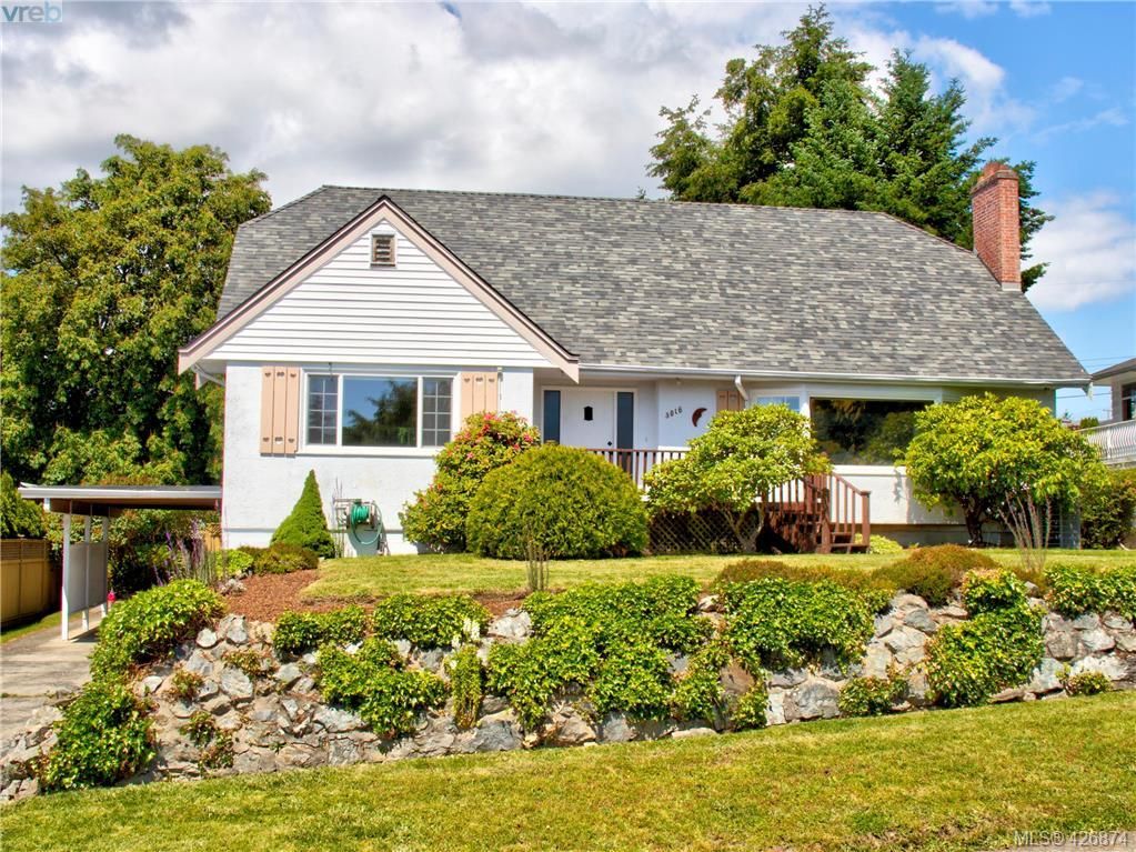 Charming Oak Bay home with ample space and tons of potential.