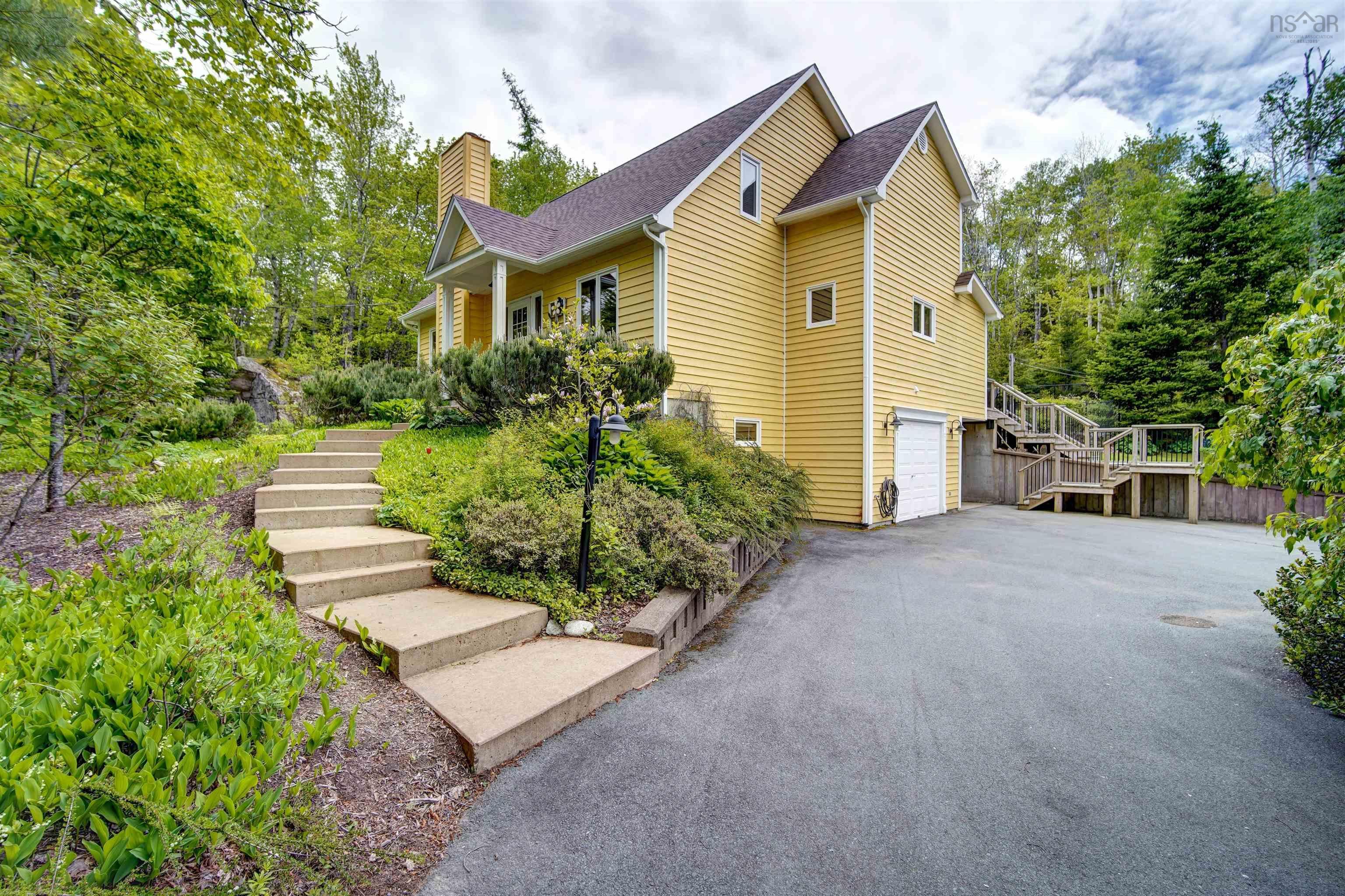 Main Photo: 291 Windsor Drive in Stillwater Lake: 21-Kingswood, Haliburton Hills, Residential for sale (Halifax-Dartmouth)  : MLS®# 202213162