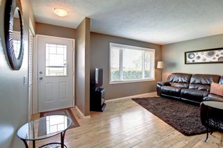 Photo 2: 400 Whiteland Drive NE in Calgary: Whitehorn Detached for sale : MLS®# A1229643
