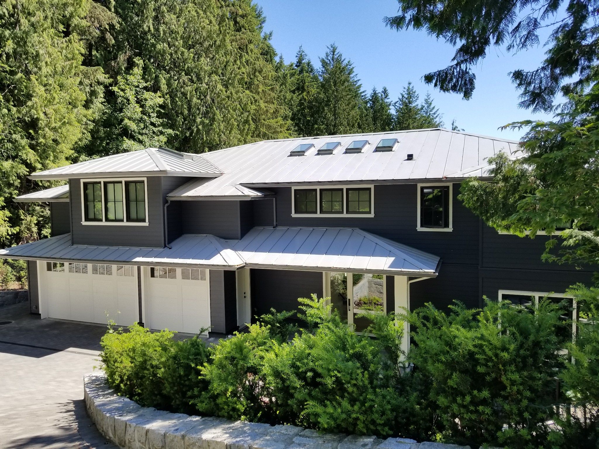 Main Photo: 4638 Woodgreen Drive in West Vancouver: Cypress Park Estates House for sale : MLS®# r2444495
