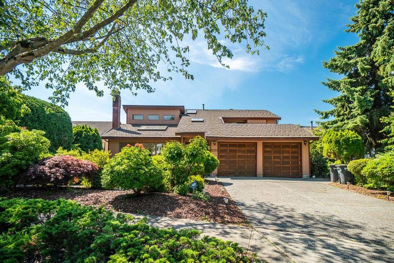 FEATURED LISTING: 7953 MEADOWOOD Drive Burnaby