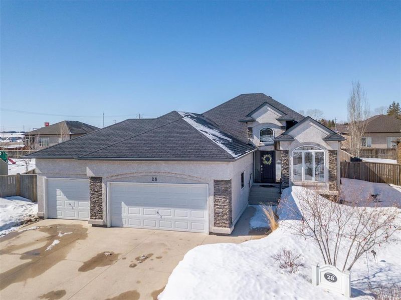 FEATURED LISTING: 28 Linden Lake Drive Oakbank