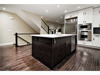 Photo 5: 2422 Bowness Road NW in CALGARY: West Hillhurst Residential Attached for sale (Calgary)  : MLS®# C3545963