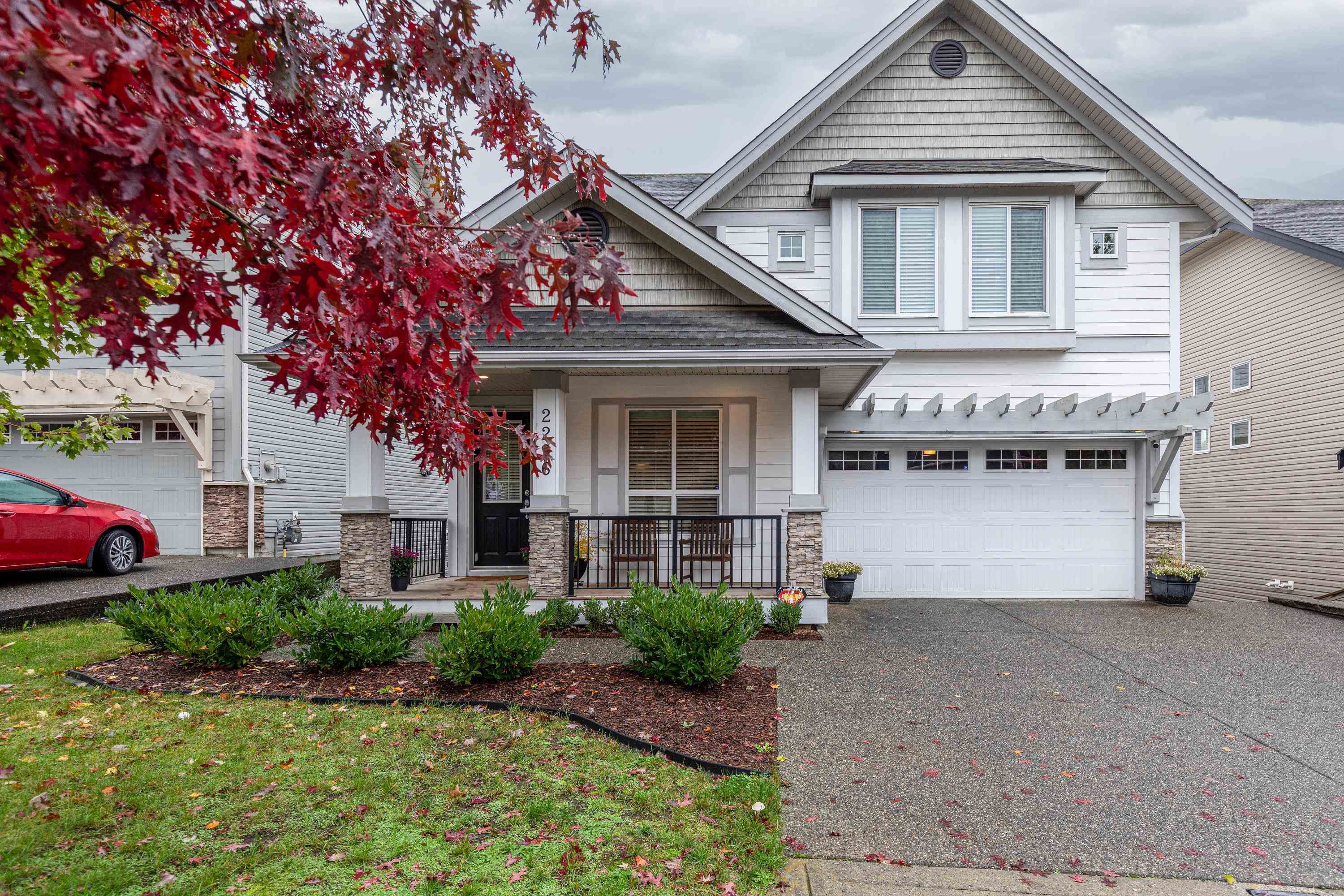 Main Photo: 2296 CHARDONNAY Lane in Abbotsford: Aberdeen House for sale in "PEPIN BROOK" : MLS®# R2826405