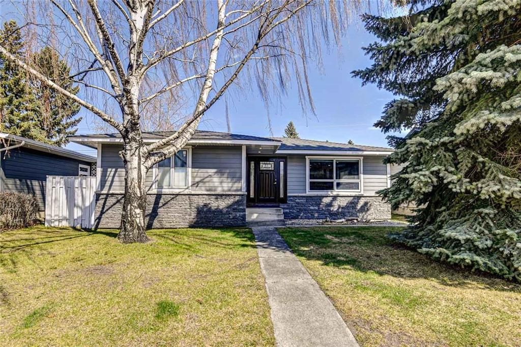 Main Photo: 324 WASCANA Crescent SE in Calgary: Willow Park Detached for sale : MLS®# C4296360