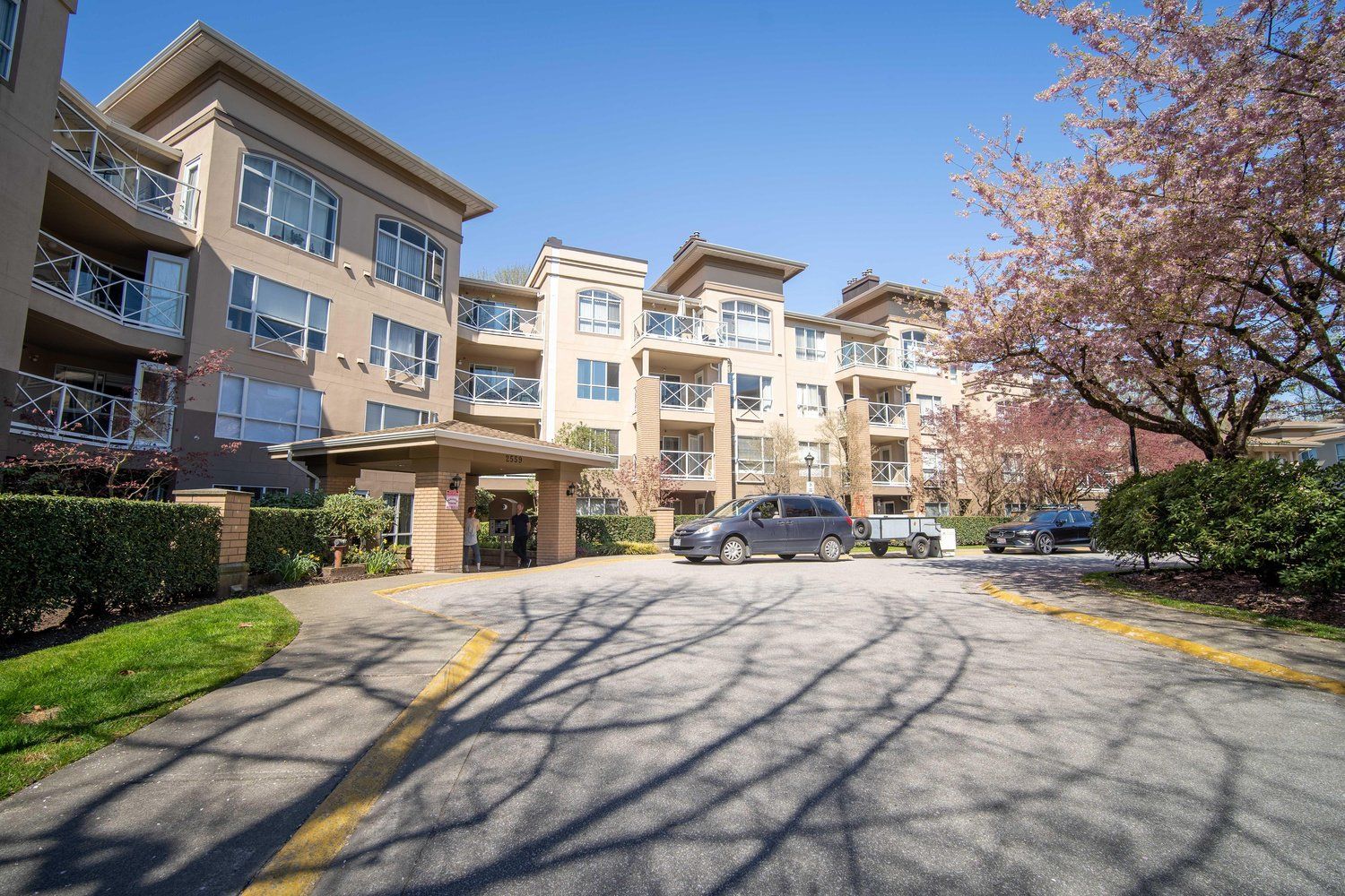 Main Photo: 215 2559 PARKVIEW Lane in Port Coquitlam: Central Pt Coquitlam Condo for sale : MLS®# R2581586
