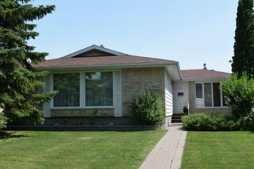 Main Photo: 5 Petersfield Place in Winnipeg: Single Family Detached for sale