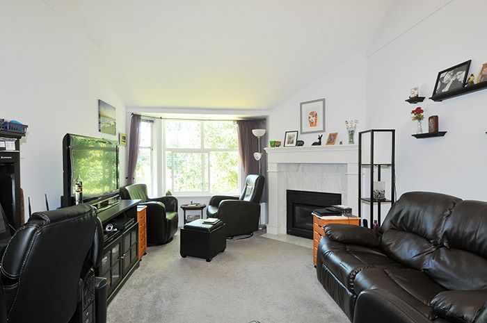 Photo 2: Photos: 215 11578 225 Street in Maple Ridge: East Central Condo for sale in "THE WILLOWS" : MLS®# R2100158