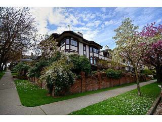 Main Photo: 2410 YORK Avenue in Vancouver: Kitsilano Townhouse for sale in "OLD YORK TOWNHOMES" (Vancouver West)  : MLS®# R2281189