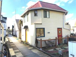 Photo 1: 10 23000 DYKE Road in Richmond: Hamilton RI House for sale in "RIVERS BEND FLOATING VILLAGE" : MLS®# R2762021
