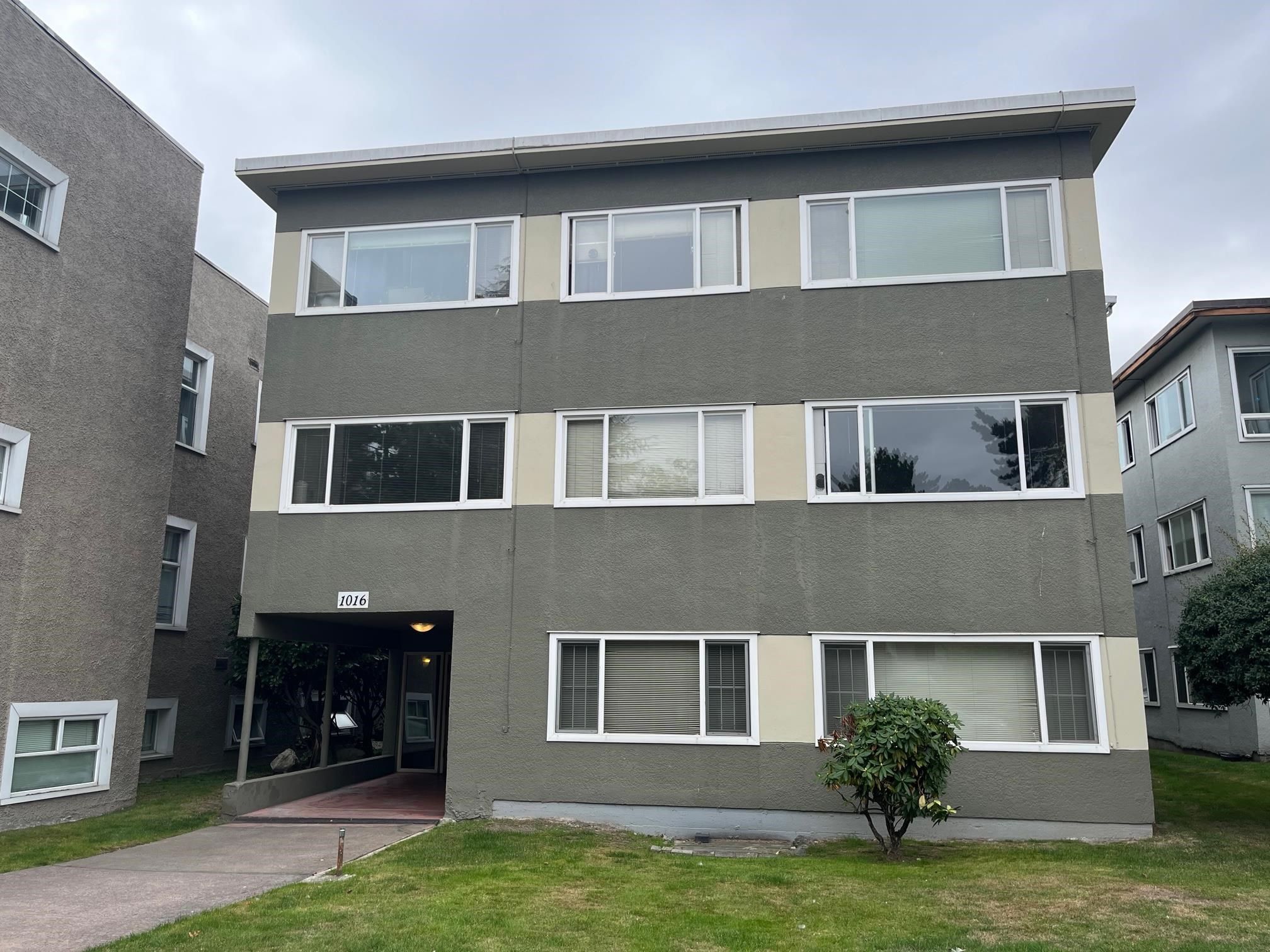 Main Photo: 1016 W 12TH Avenue in Vancouver: Fairview VW Multi-Family Commercial for sale in "THE DARALENE" (Vancouver West)  : MLS®# C8054125