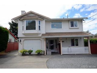 Photo 1: 735 Kelly Rd in VICTORIA: Co Hatley Park House for sale (Colwood)  : MLS®# 735095
