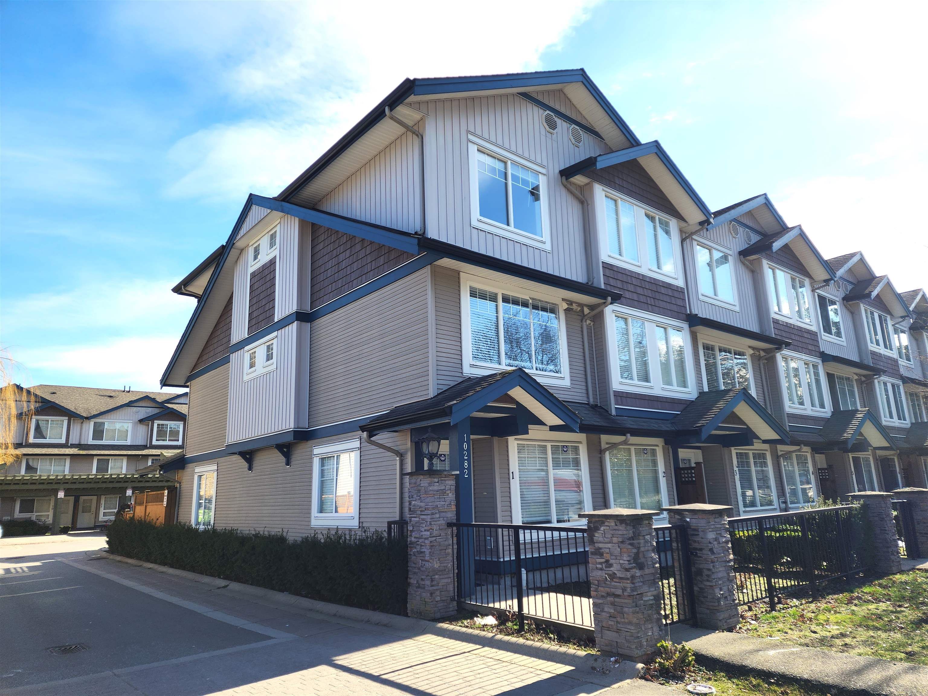 Main Photo: 1 10282 132 Street in Surrey: Whalley Townhouse for sale in "Mathew Park" (North Surrey)  : MLS®# R2754982
