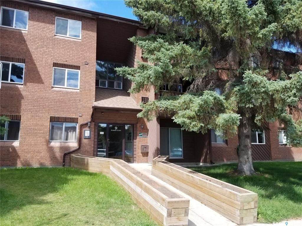 Main Photo: 28 9 Pearson Place in Saskatoon: Confederation Park Residential for sale : MLS®# SK920240