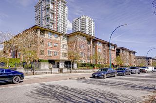 Photo 1: 404 3097 LINCOLN Avenue in Coquitlam: New Horizons Condo for sale : MLS®# R2871798