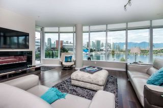 Photo 5: 502 118 ATHLETES Way in Vancouver: False Creek Condo for sale in "Shoreline at the Village on False Creek" (Vancouver West)  : MLS®# R2208955