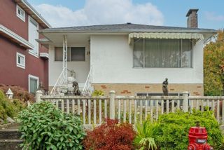 Photo 2: 1495 E 58TH Avenue in Vancouver: Fraserview VE House for sale (Vancouver East)  : MLS®# R2831886
